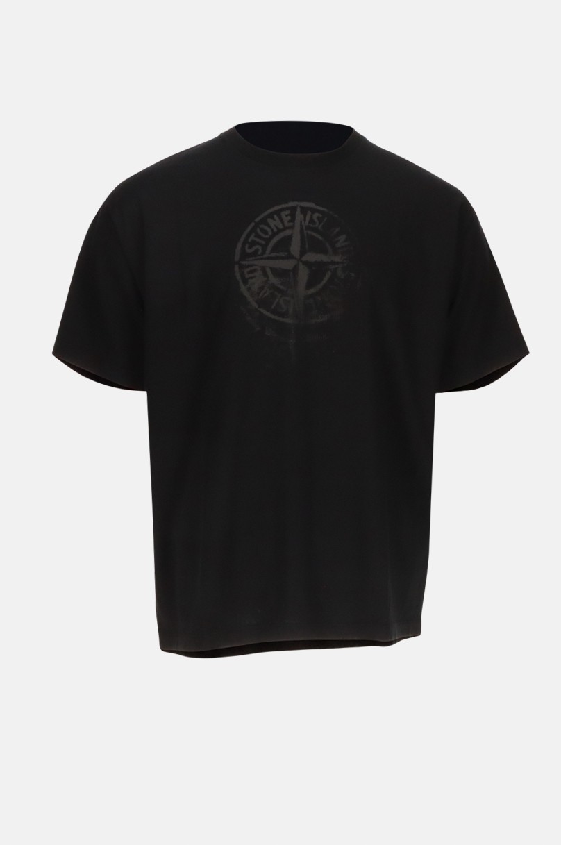 T-Shirt Stone Island: Schablonengedrucktes Logo, Künstlerischer und Authentischer Look