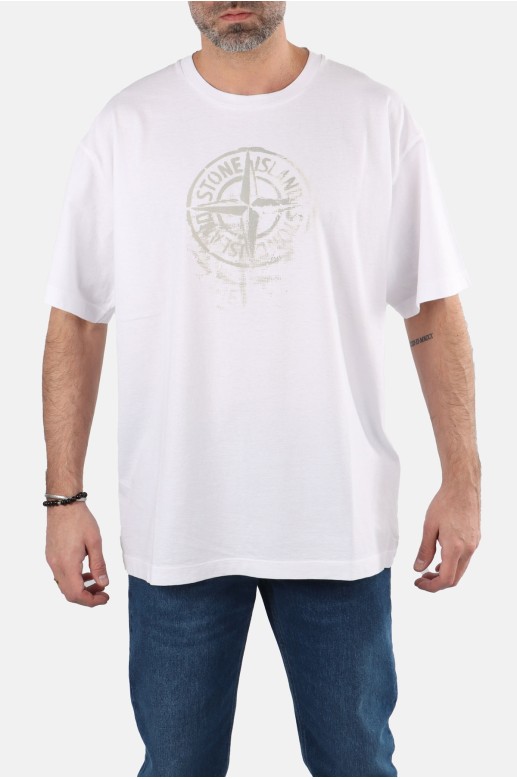 T-Shirt Stone Island: Schablonengedrucktes Logo, Künstlerischer und Authentischer Look