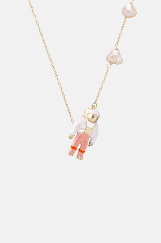 Aliita astronauta enamel perla necklace