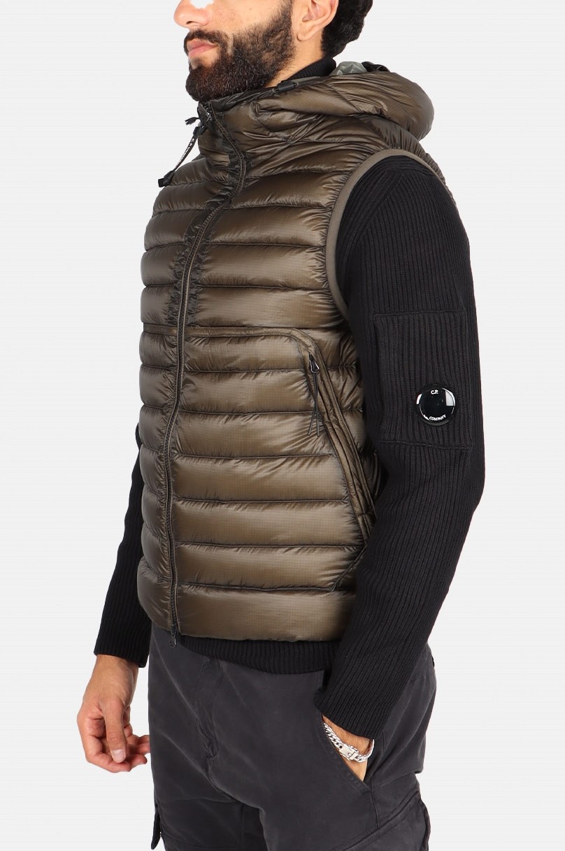 Sleeveless down jacket