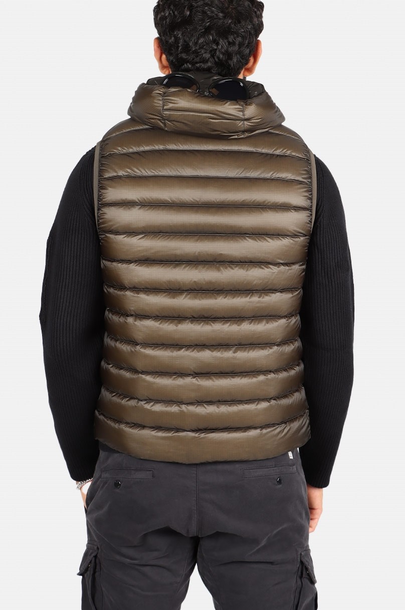 Sleeveless down jacket